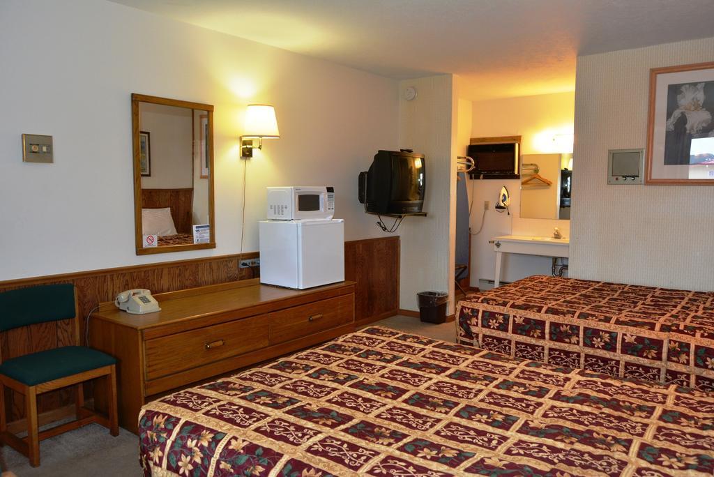 Viking Motel Lindsborg Δωμάτιο φωτογραφία