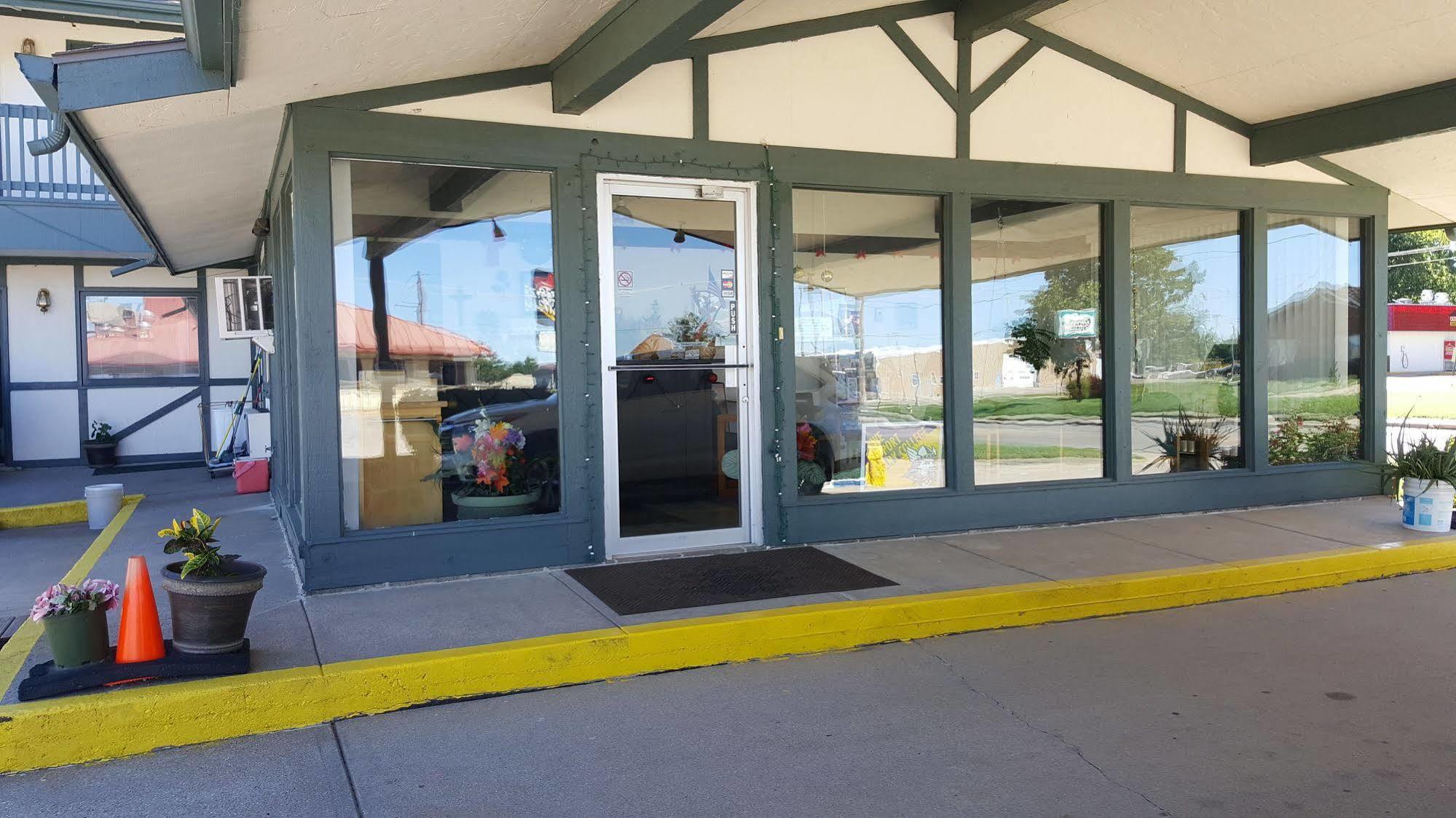 Viking Motel Lindsborg Εξωτερικό φωτογραφία